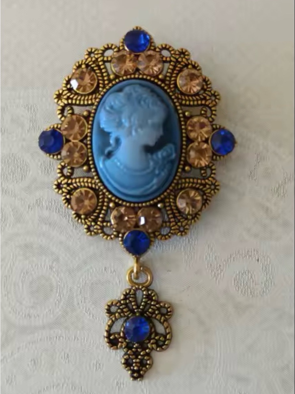 Accents Vintage Cameo Elegant Queen Head Portrait Gold tone with Sapphire Brooch - Picture 5 of 5